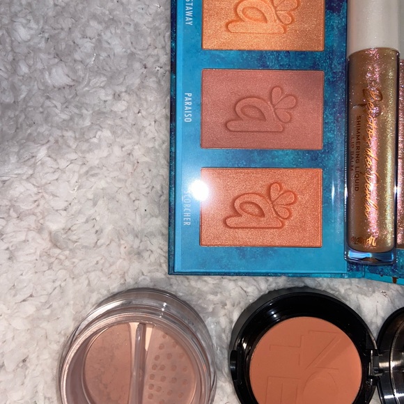 Alamar and blush makeup bundle - Picture 7 of 7